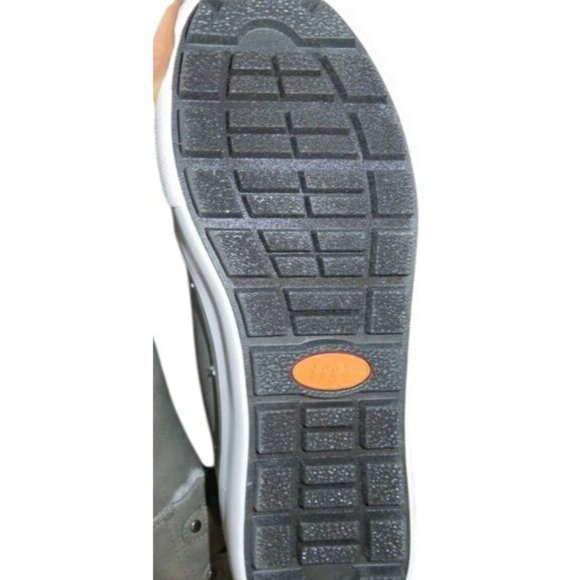 Lugz Evergreen Fleece Lined Chukka Sneaker Lug Outsole & ghillie lacing system - Picture 11 of 13